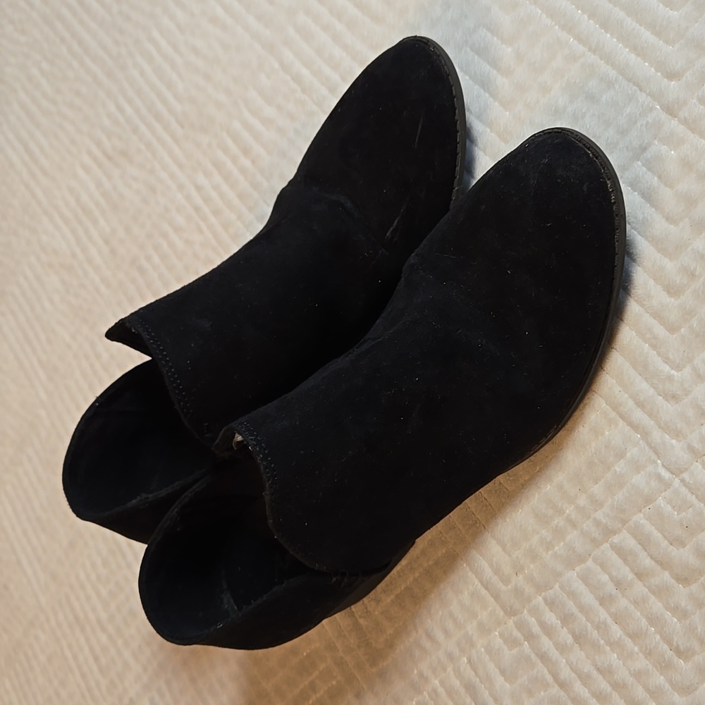 American Eagle Outfitters Black Suede Ankle Booties Boots, Slip On, Size 7